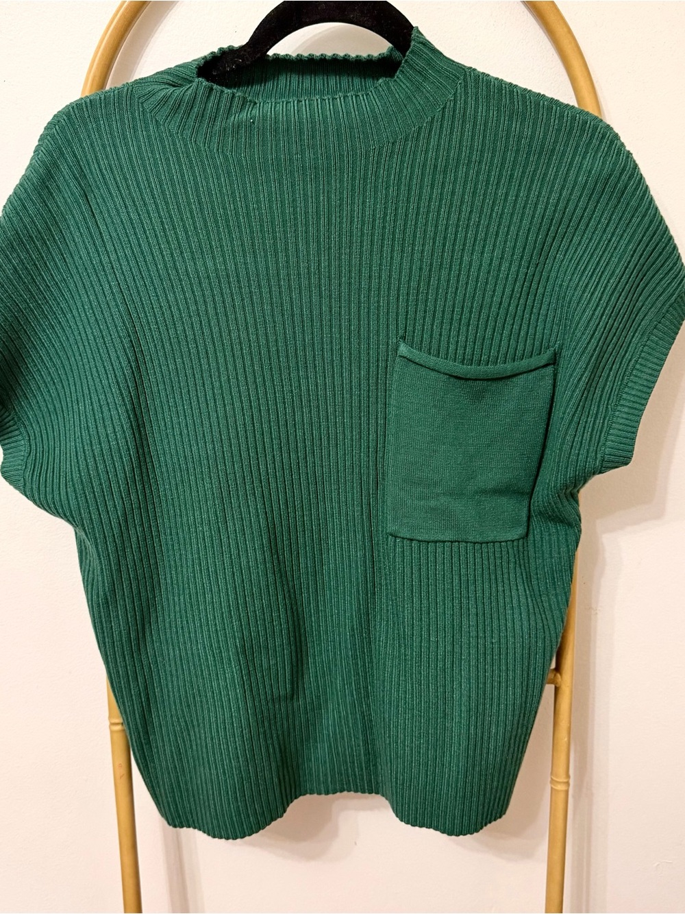 Ribbed Short Sleeve Crewneck Sweater in Emerald Green